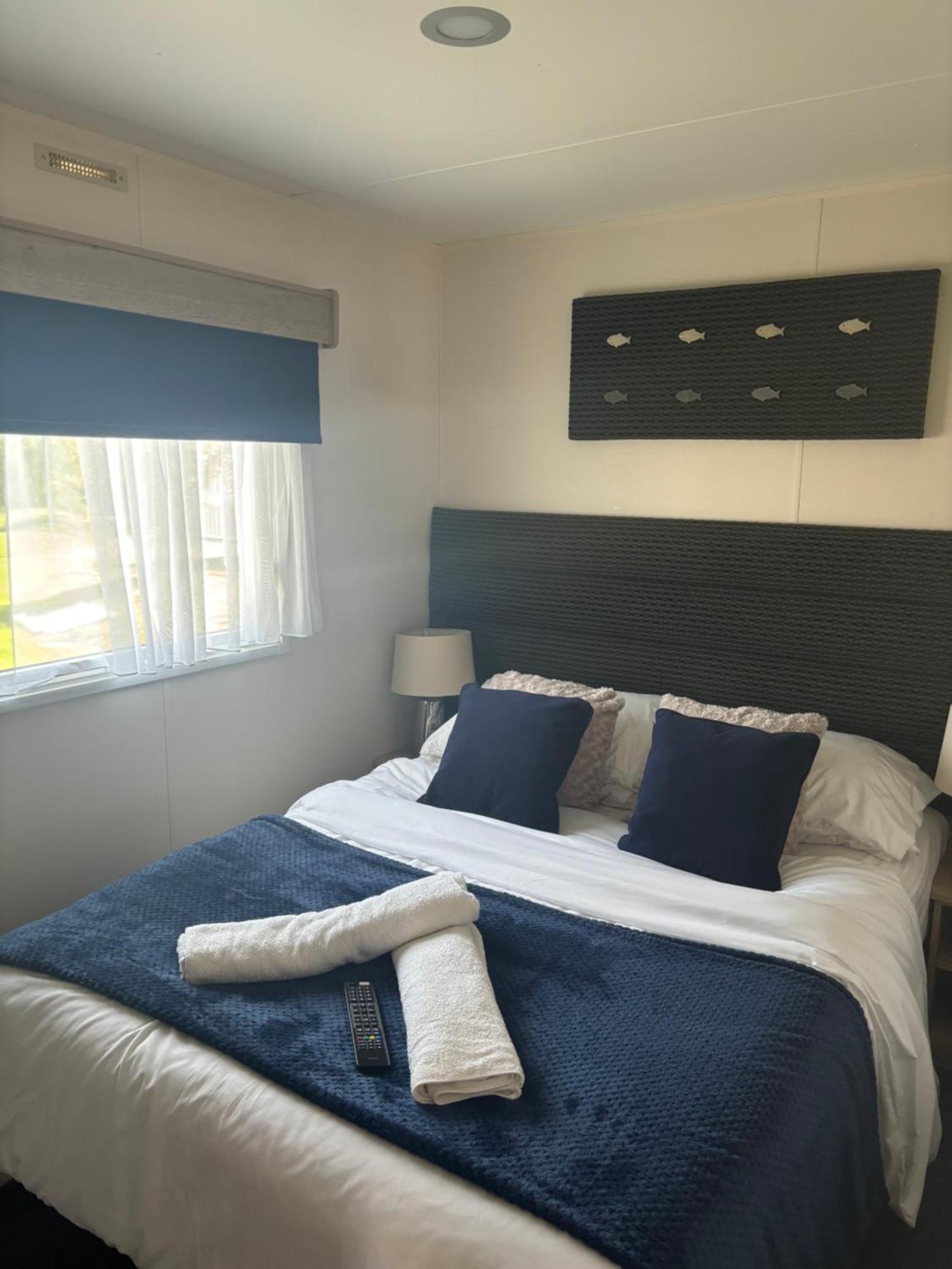 The Wardens Hideaway - Tattershall Lakes Country Park Hotell Exteriör bild